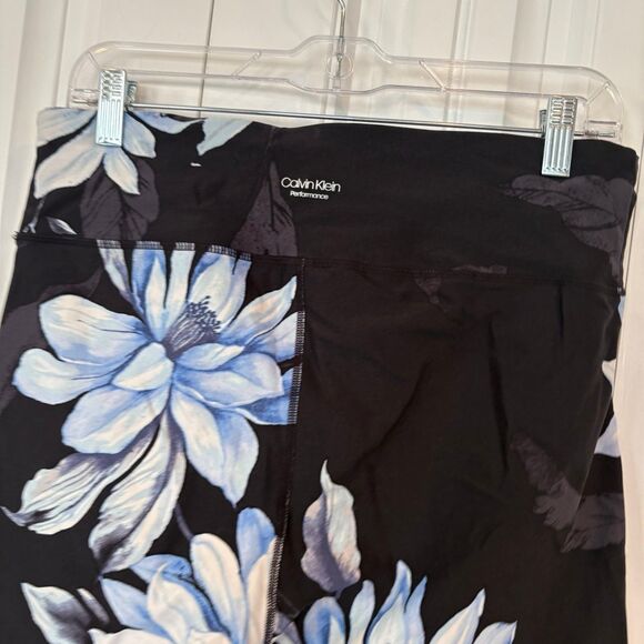 Calvin Klein Performance Black Floral Crops Size XL - Picture 3 of 6